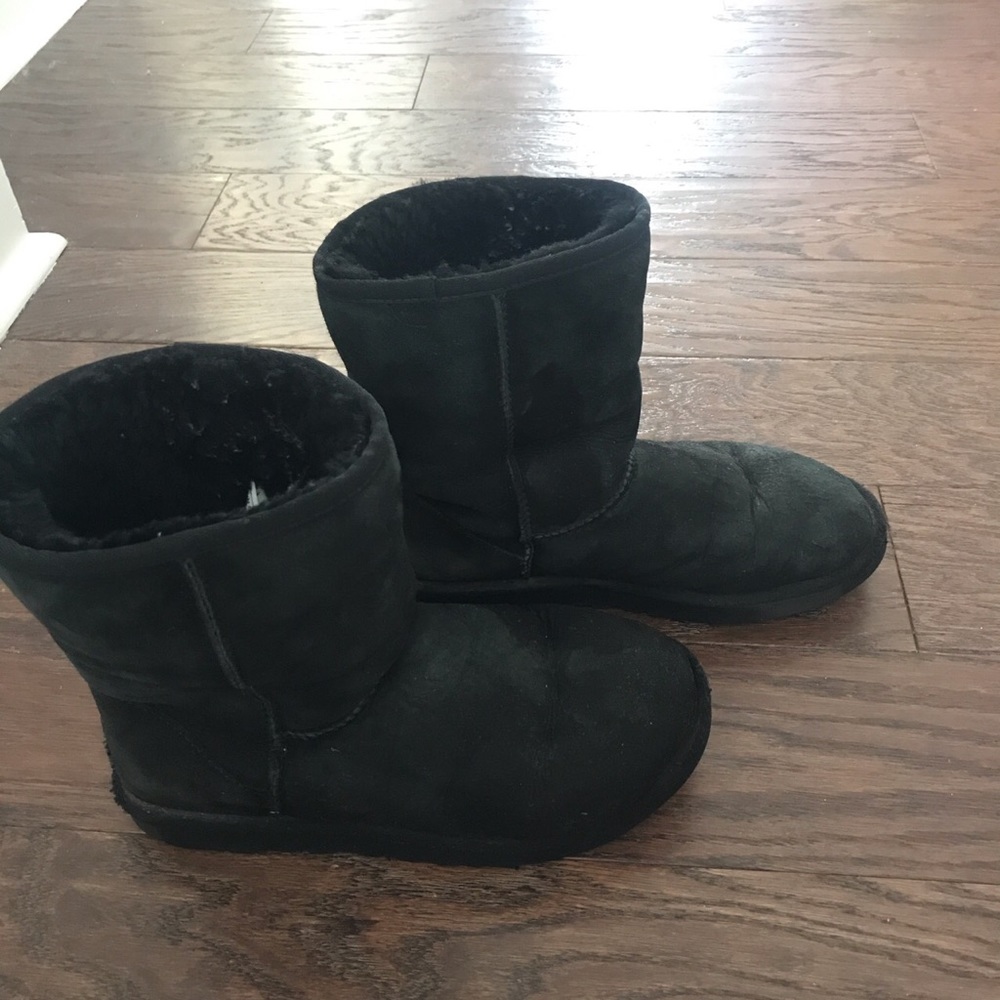 Black UGGs size 8